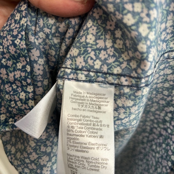 EUC like new J. Crew Men's Blue and White Floral Shirt, size L. Slim. - Picture 8 of 8